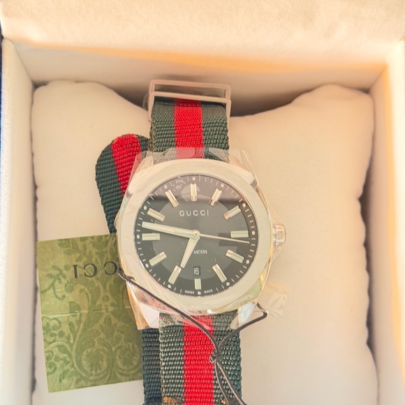 Gucci GG2570 Men's Swiss Quartz Watch with Green/Red Strap - Picture 6 of 9